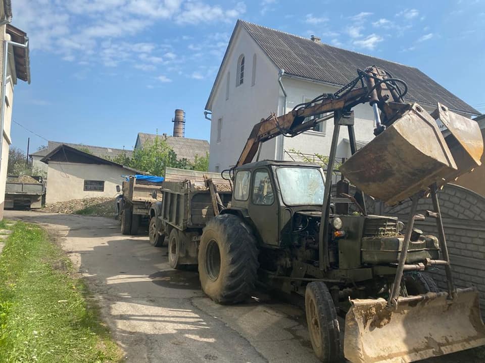 В ніч на суботу галицькі поліцейські виявили факт незаконного видобутку піщано-гравійної суміші