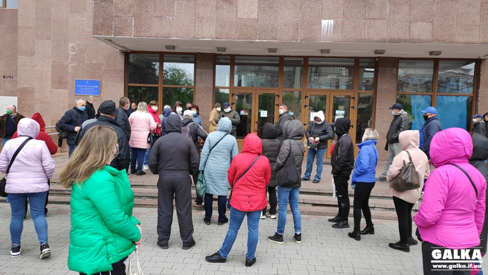 Підприємців не впустили на промислові ринки – вони обурені прийшли під мерію (ФОТО, ВІДЕО)