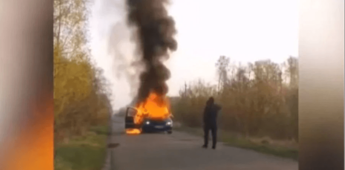 На Волині чоловік спалив машину з деревиною, щоб приховати незаконну вирубку (ВІДЕО)