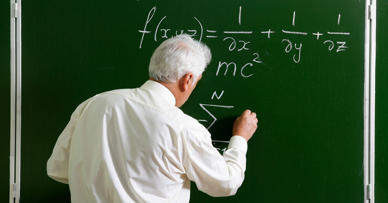 До 1 липня 2020 року директори франківських шкіл зобов’язані звільнити вчителів-пенсіонерів