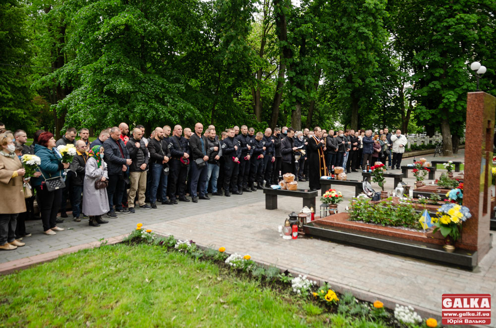 У Франківську вшанували пам’ять місцевих захисників України, котрі загинули в авіакатастрофі на Карачуні (ФОТО)