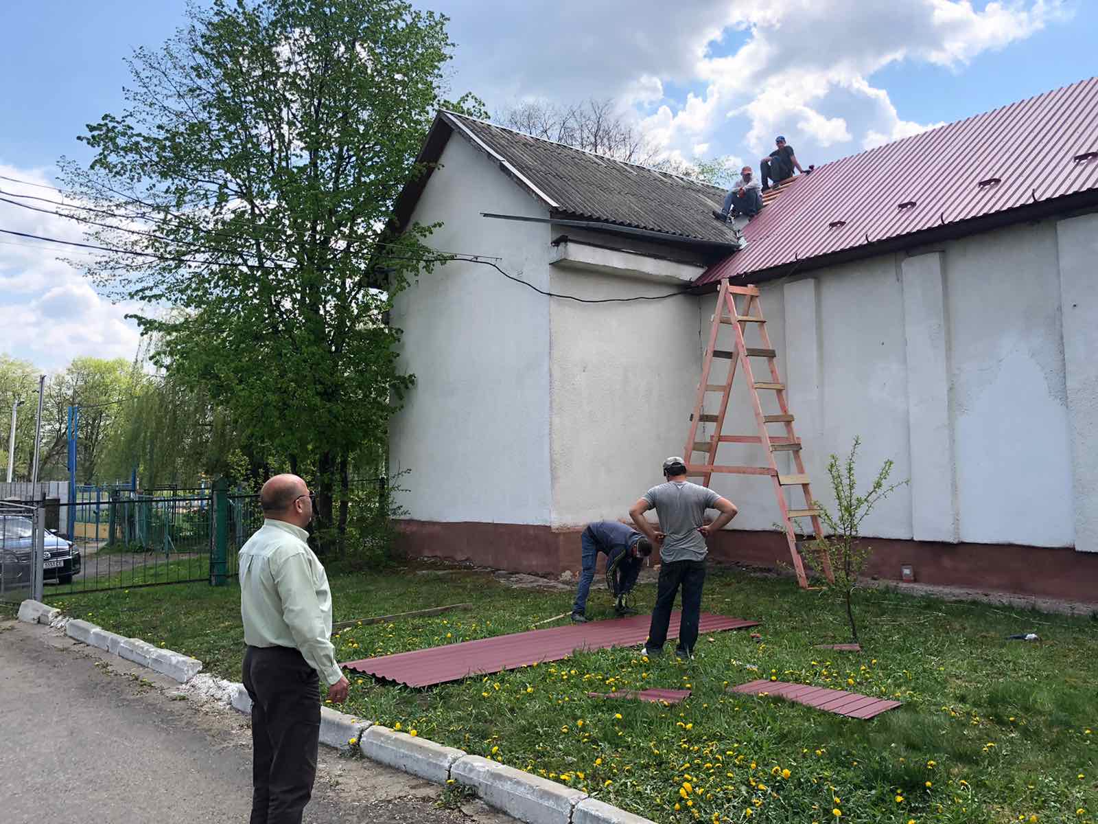 У Тисменицькій ДЮСШ ремонтують дах за 800 тисяч гривень (ФОТО)