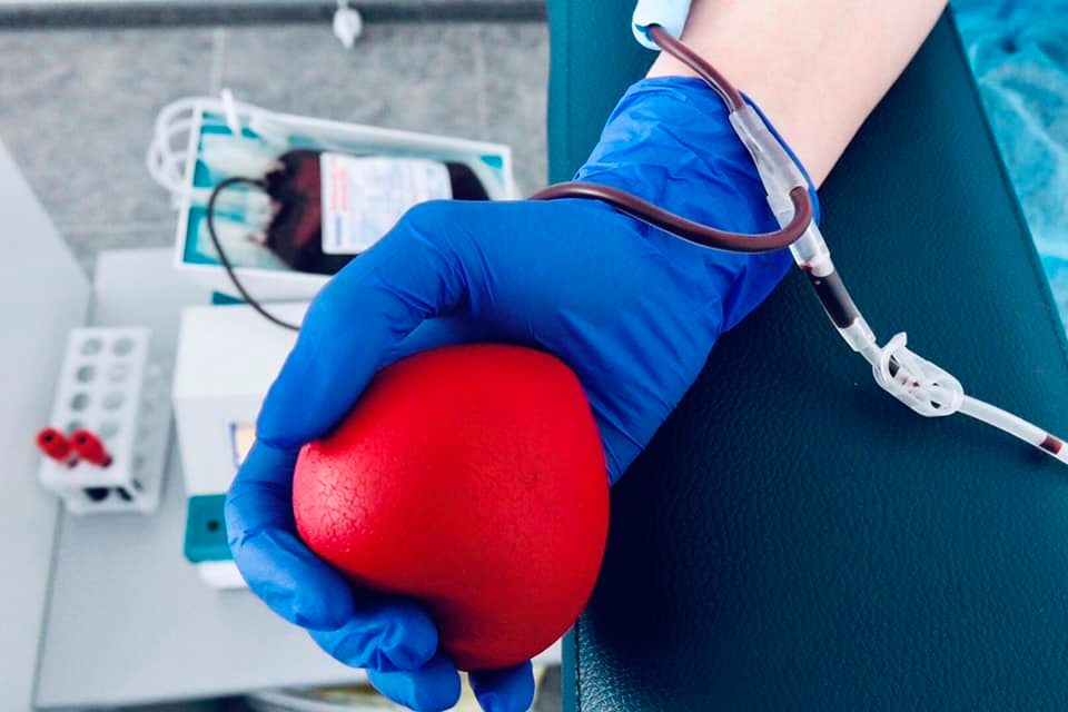 Франківців просять поповнити запаси донорської крові напередодні свят