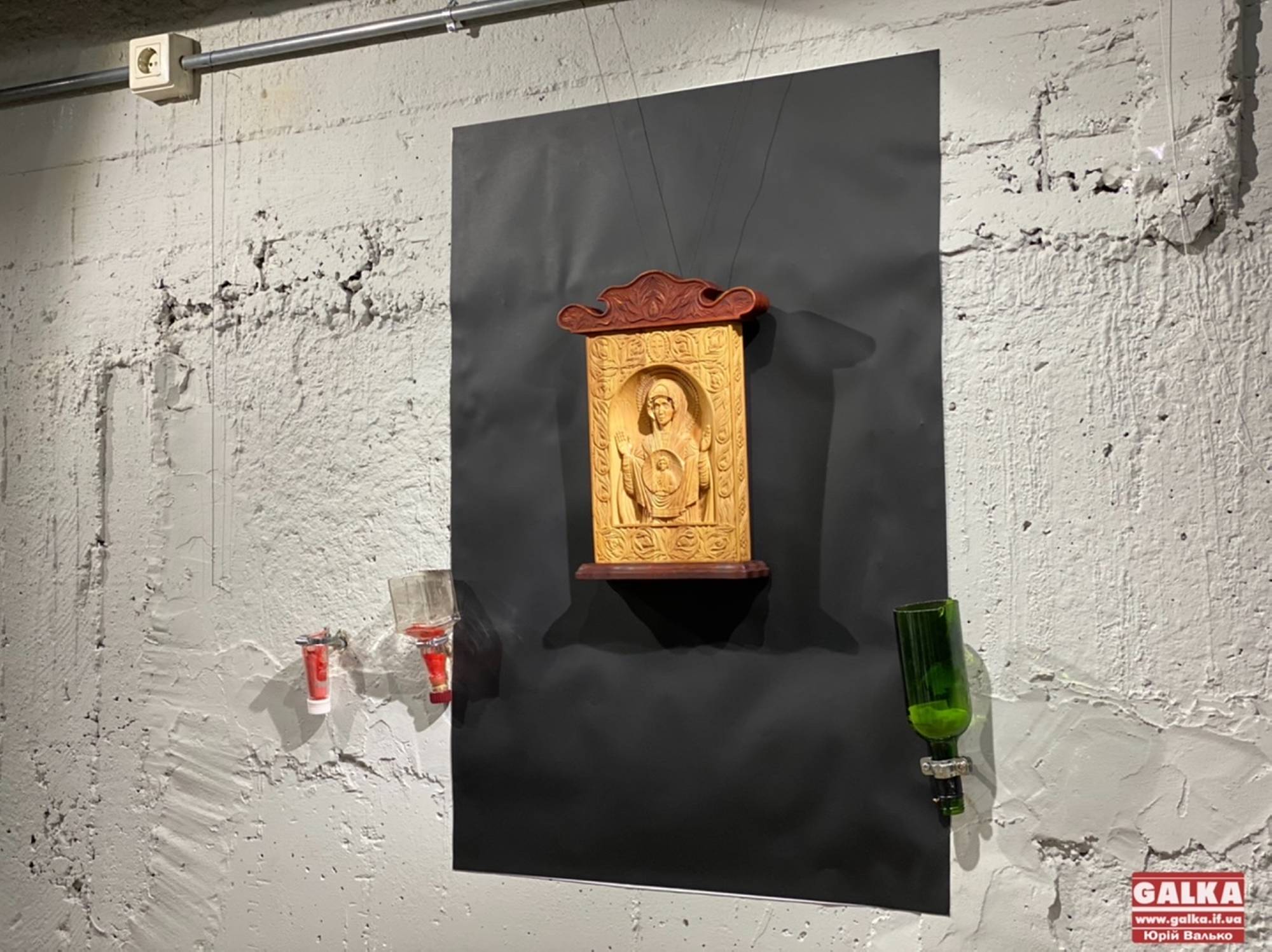 Не для церкви: унікальну ікону луганського різьбяра показали в Івано-Франківську (ФОТО)