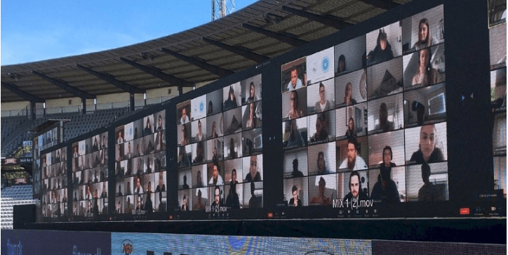 У Данії на футбольному матчі з’явились віртуальні трибуни: тепер вболівальники можуть підтримати свою команду через Zoom