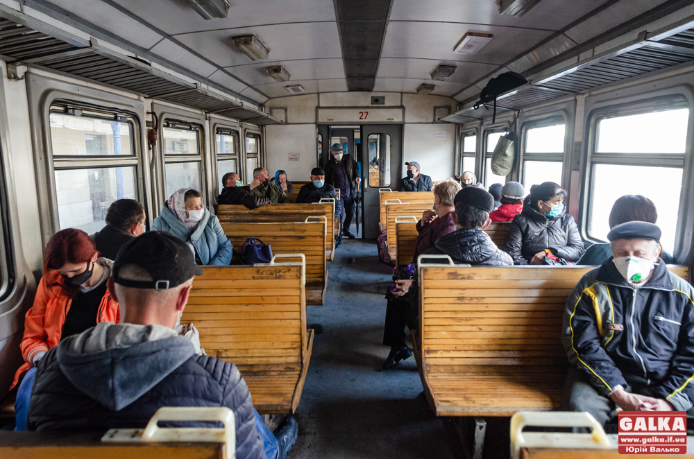 Вперше за два місяці на Прикарпатті поїхали пасажирські потяги (ФОТОРЕПОРТАЖ)