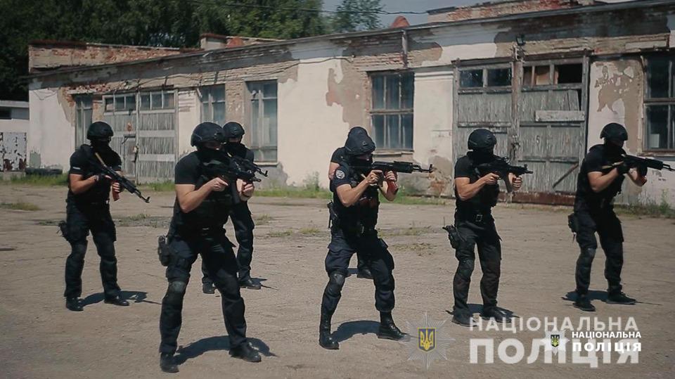 Прикарпатців кличуть в роту поліції особливого призначення – зарплата від 12 тисяч