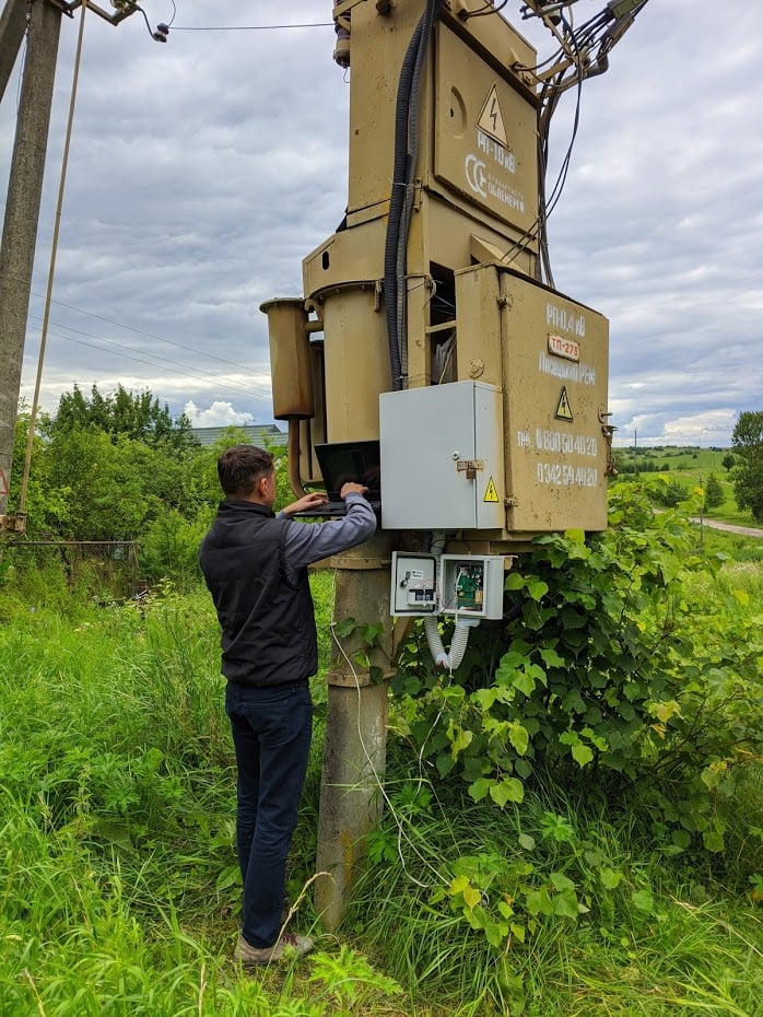 У селах Франківської ОТГ встановлюють GSM-систему керування освітленням (ФОТО)