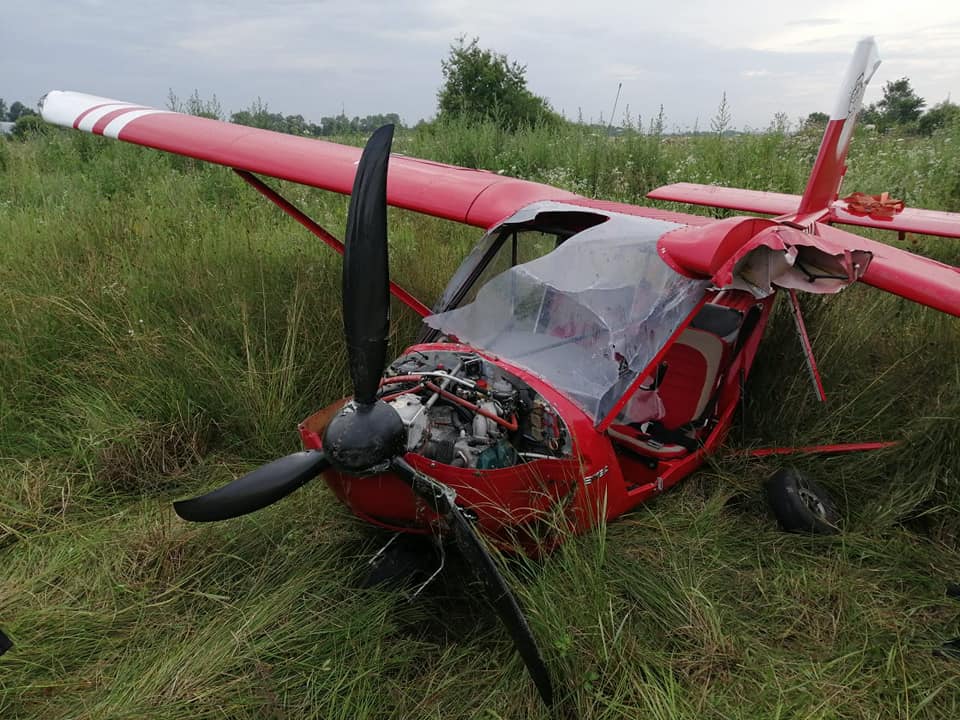 У Коломиї аварійно приземлився літак: авіасудно зазнало значних ушкоджень (ФОТО)
