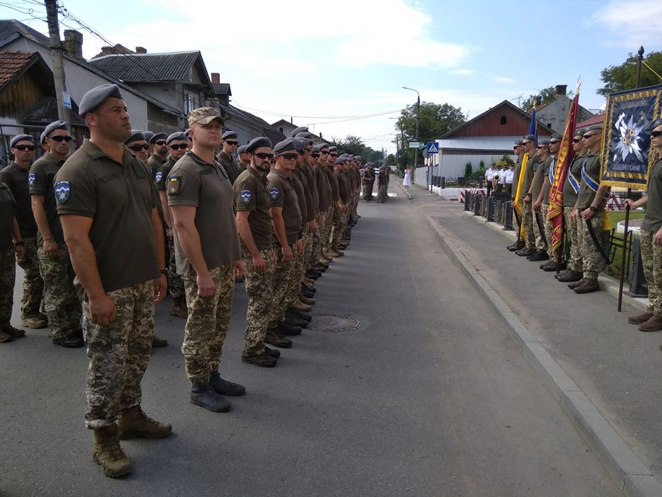 Бійці прикарпатської “десятки” повернулися додому з Донбасу й відкрили пам’ятник в Коломиї (ФОТО, ВІДЕО)