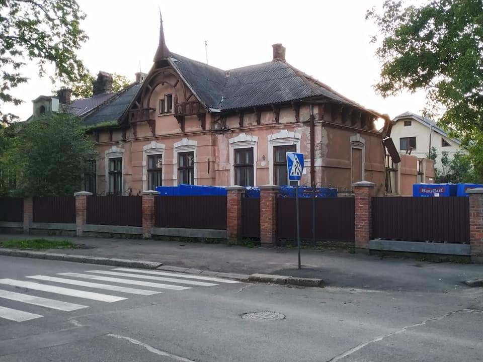 Будинок почав розколюватися: на Тарнавського взялися реставрувати пам’ятку (ФОТОФАКТ)