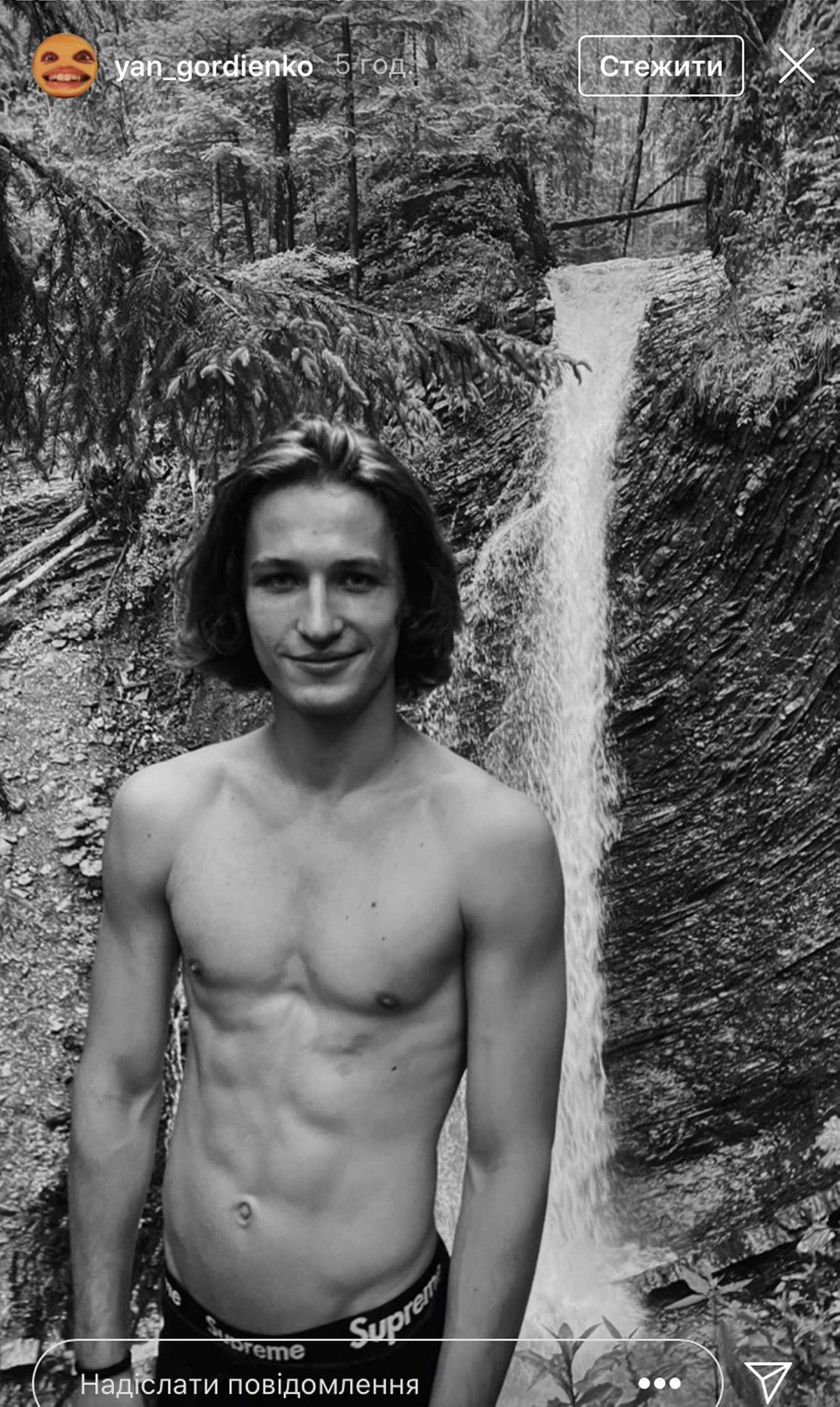 Відомий блогер сфотографувався голяка на водоспаді Гук (ФОТО)