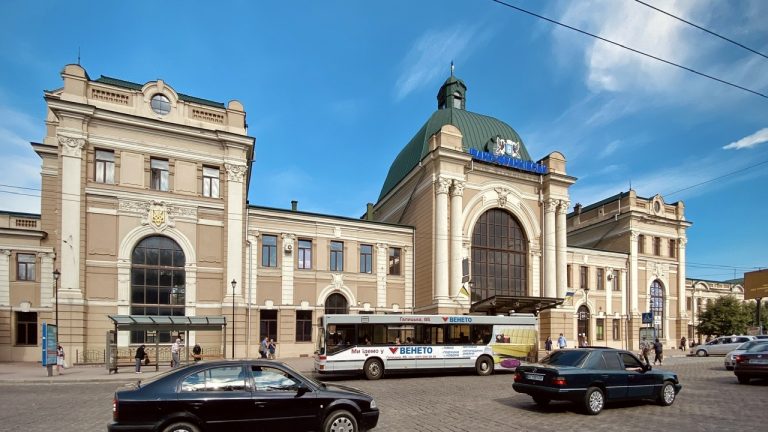 “Укрзалізниця” хоче, щоб на франківському вокзалі знову запрацювала перукарня