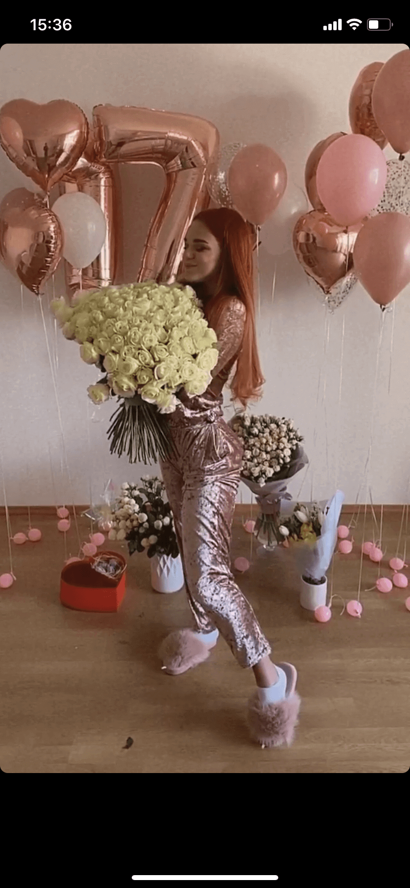 Як юну франківську блогерку коханий завалює величезними букетами квітів ФОТО