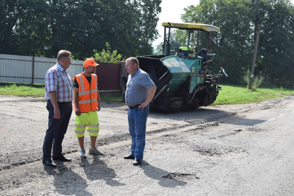 На Рогатинщині ремонтують дорогу ФОТО
