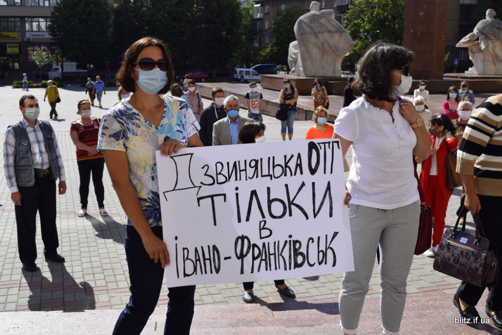 Богородчанці знову пікетували ОДА з вимогою приєднати їх до Франківського району (ФОТО)