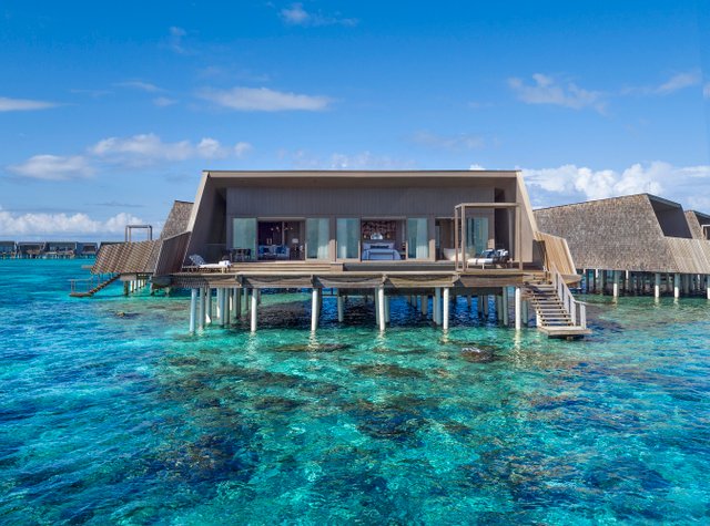 Рай на землі: на Мальдівах відкрили величезний готель, який частково побудований на воді (ФОТО)