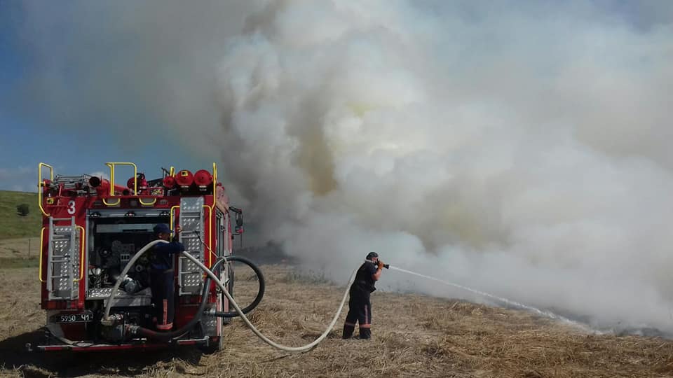 У Галицькому районі гасили поле зі стернею та сіно (ФОТО)