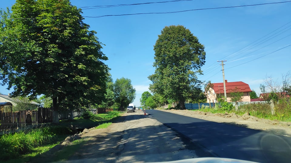 У Богородчанському районі почали ремонтувати дорогу, через яку протестували люди ФОТО