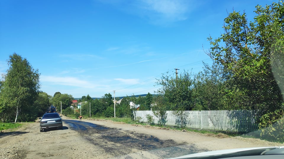 У Богородчанському районі почали ремонтувати дорогу, через яку протестували люди ФОТО