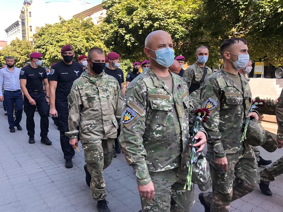 Масштабною ходою в Івано-Франківську вшанували загиблих під Іловайськом (ФОТО)