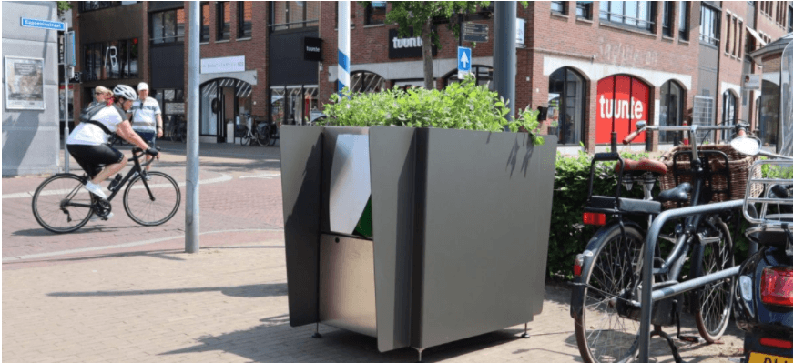 В Амстердамі встановили громадські пісуари з клумбами коноплі (ФОТО)