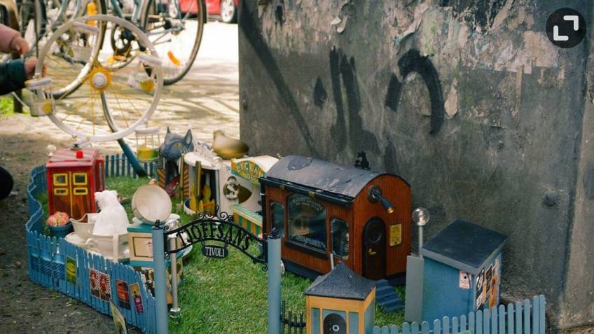 Уже понад 50 об’єктів. Група художників зі Швеції створює милі вуличні кафе, замки, заправки і магазини для мишей (ФОТО)