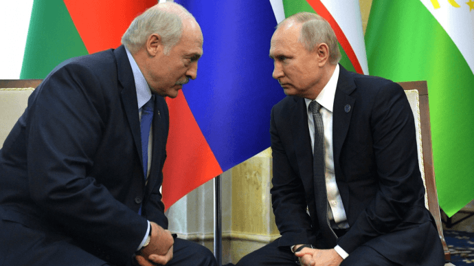 Протести у Білорусі: Путін пообіцяв Лукашенку військову допомогу