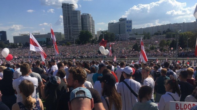 У Мінську сотні тисяч людей вийшли на акцію проти Лукашенка (ВІДЕО)