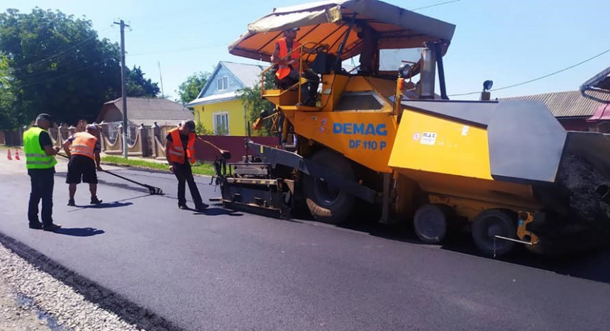 Дорожники відновили асфальтобетонне покриття на автодорозі “Снятин – Косів – Старі Кути” (ФОТО)