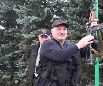 150 тисяч білорусів мітингують проти Лукашенка. Він називає їх щурами, а силовиків – красенями (ВІДЕО)