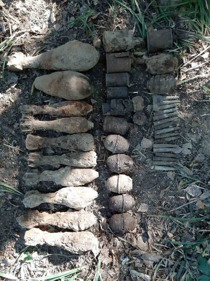 Понад 70 застарілих боєприпасів знайшли у селі на Коломийщині