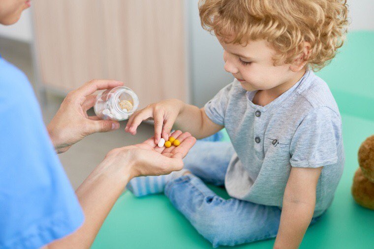 Чи можна самостійно призначати вітаміни дітям?