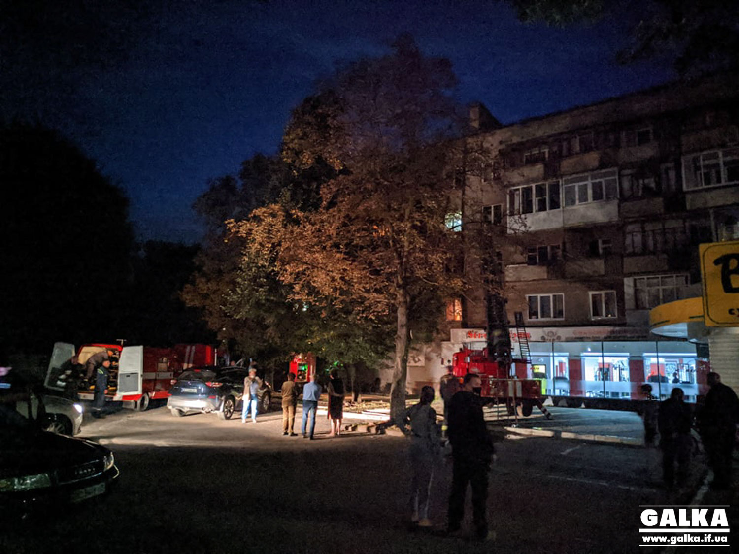 Вечірня пожежа на Чорновола: вогонь гасили на кухні багатоквартирного будинку (ФОТО)
