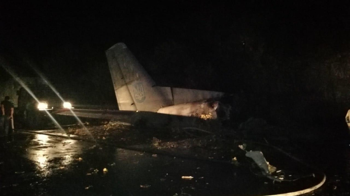 Під Харковом розбився військовий літак, є загиблі (ФОТО, ВІДЕОСТРІМ)
