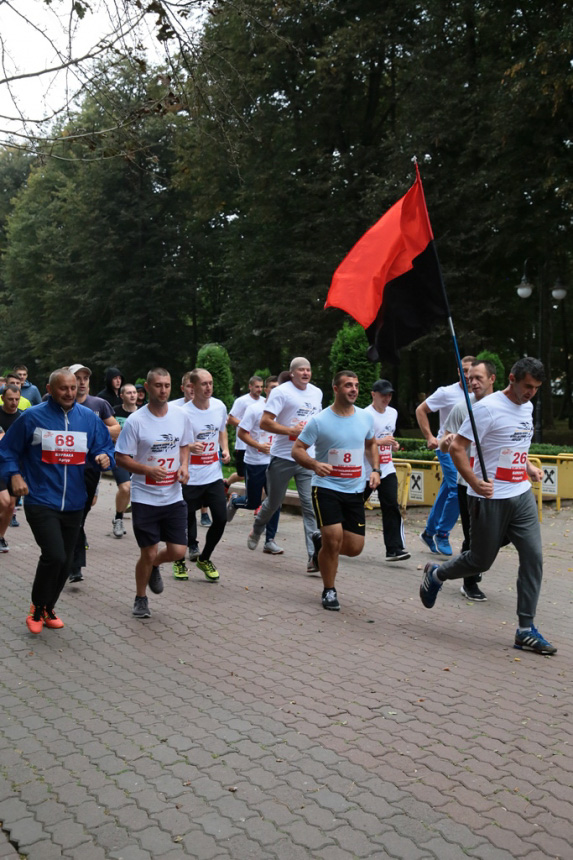 Акцію «Шаную воїнів, біжу за Героїв України» провели в Івано-Франківську (ФОТО)
