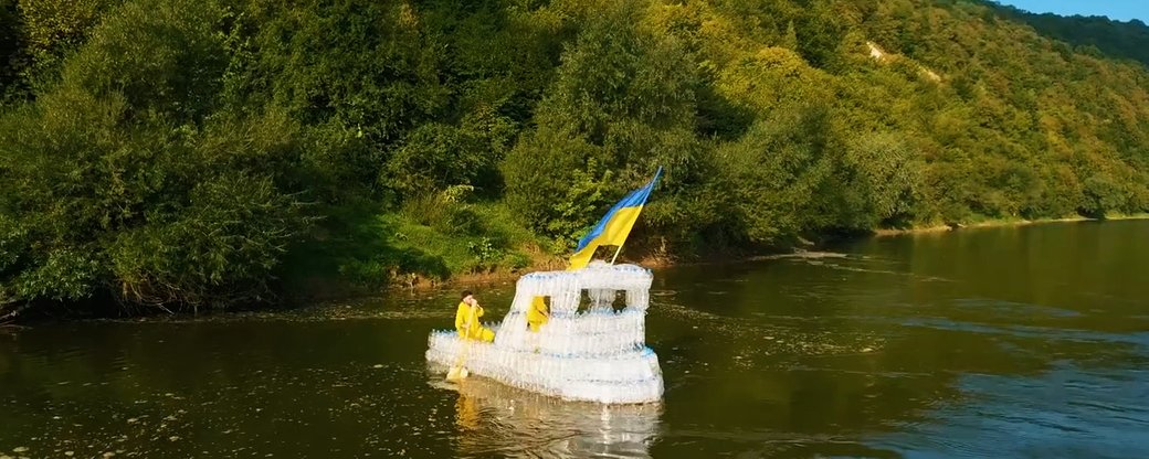 Прикарпатці змайстрували корабель з пластикових пляшок (ФОТО, ВІДЕО)