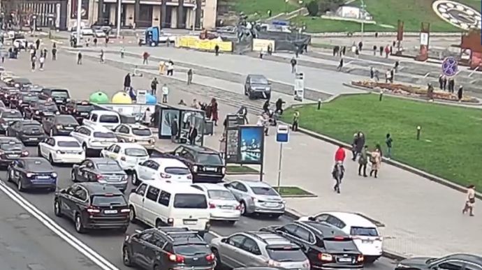 На Майдані Незалежності водій в’їхав у натовп, загинули дві людини (ВІДЕО ДТП)