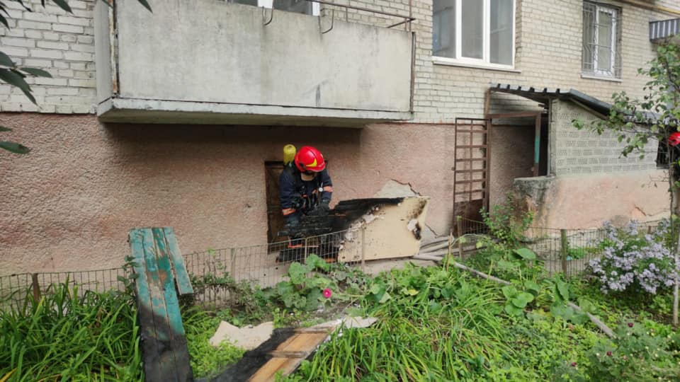 Вранці у підвалі будинку на Вовчинецькій сталася пожежа (ФОТО)