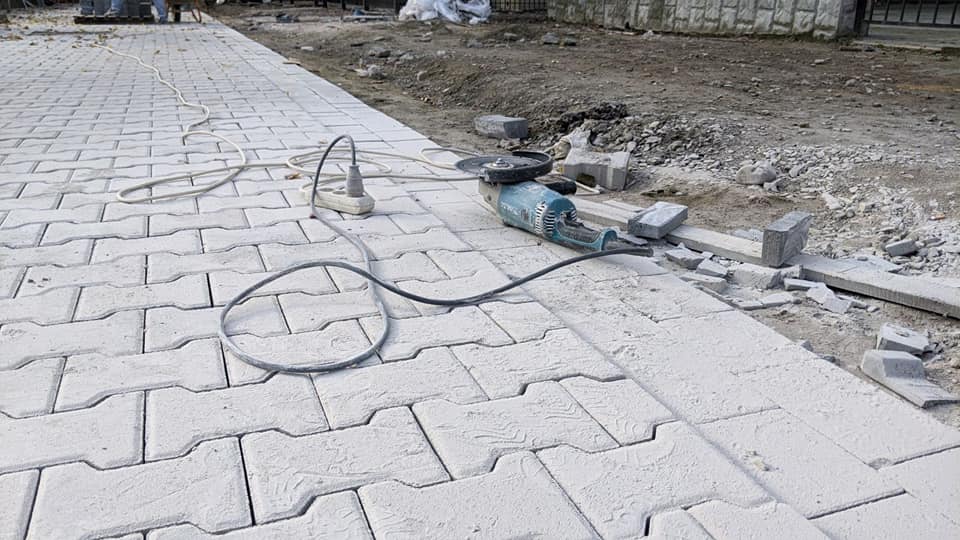 У мерії просять поремонтувати тротуар на Вовчинецькій. Заплатять через пів року