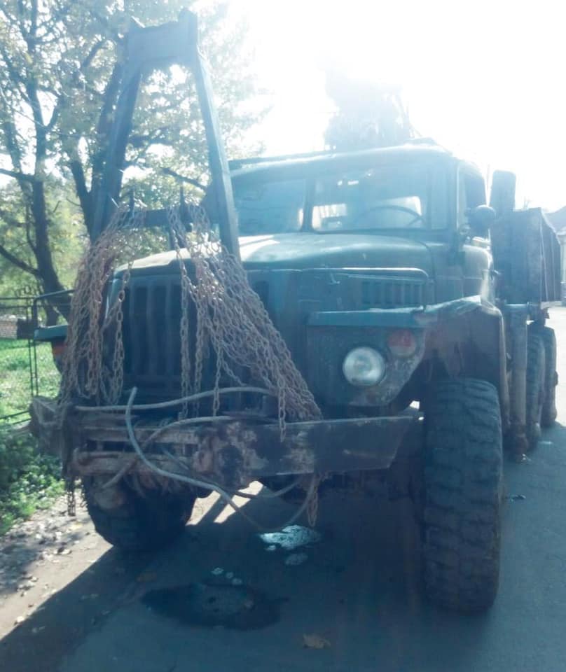 На Прикарпатті зупинили вантажівку, в якій незаконного перевозили гравійно-піщану суміш