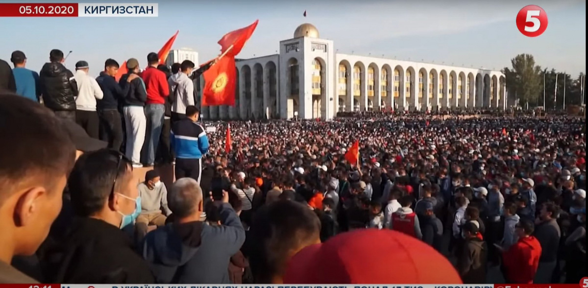 В Киргизстані зникли президент і прем’єр-міністр
