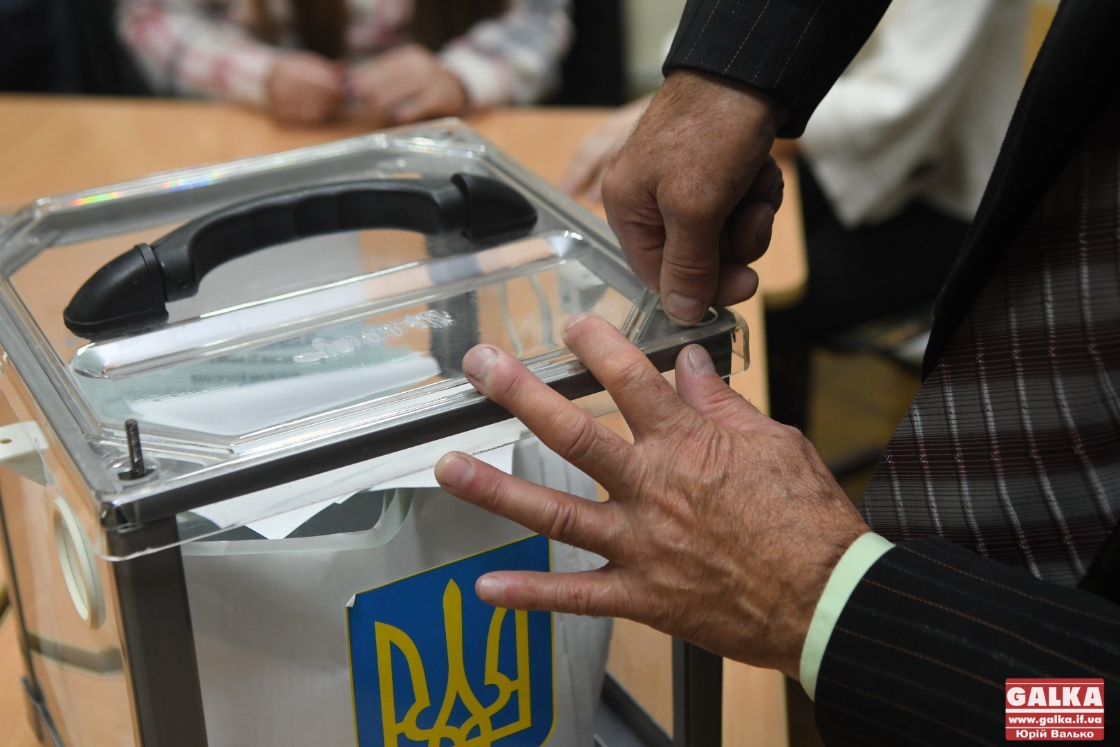 Чотири дільничні комісії на Прикарпатті перерахують голоси – ОПОРА