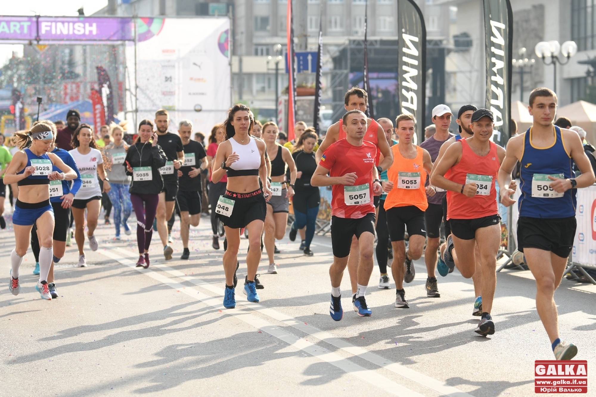 Frankivsk Half Marathon: сотні людей побігли Івано-Франківськом (ФОТОРЕПОРТАЖ)