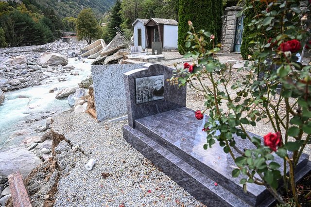 Серед загиблих від стихії на кордоні Франції з Італією виявили небіжчиків з розмитого цвинтаря
