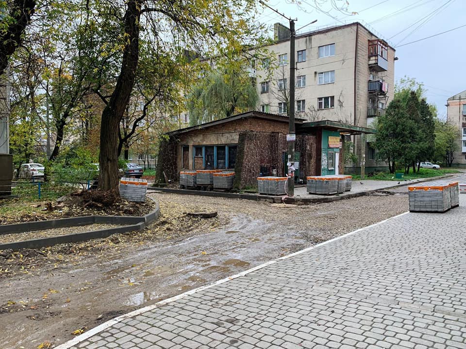 В мережі показали, як ремонтують двори на Набережній (ФОТО)