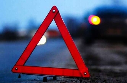 У Тисмениці авто “вилетіло” на кільцеву розв’язку: постраждала малолітня пасажирка