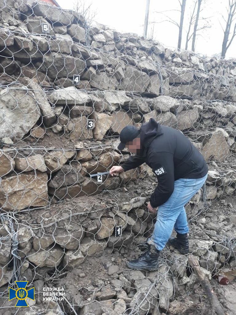 На махінаціях з “повеневими” мільйонами викрили посадовців двох районів Прикарпаття