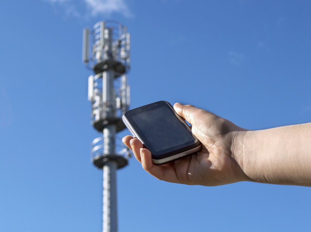 Мобільні оператори пояснили, чому під час віялових відключень зникає зв’язок та інтернет