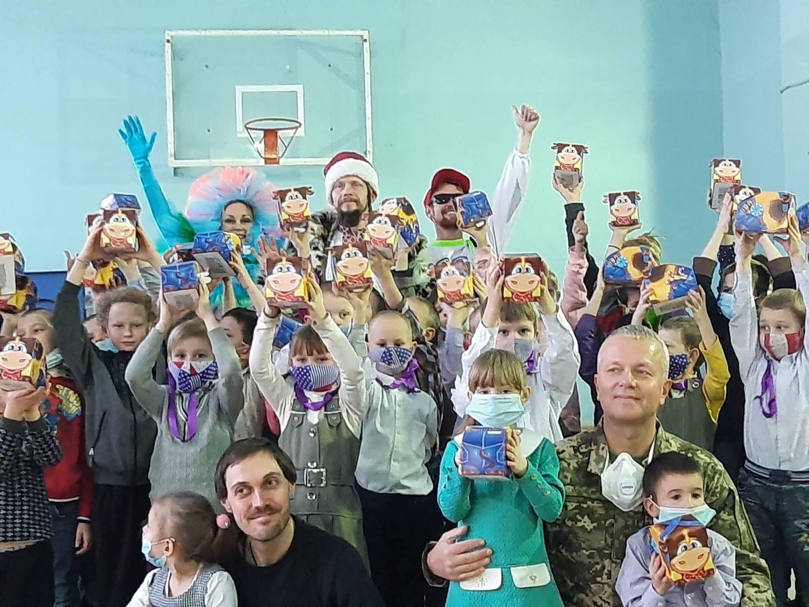 Святкове диво: «АТБ» допомагає тисячам українських родин потішити дитину в день Святого Миколая (ФОТО)